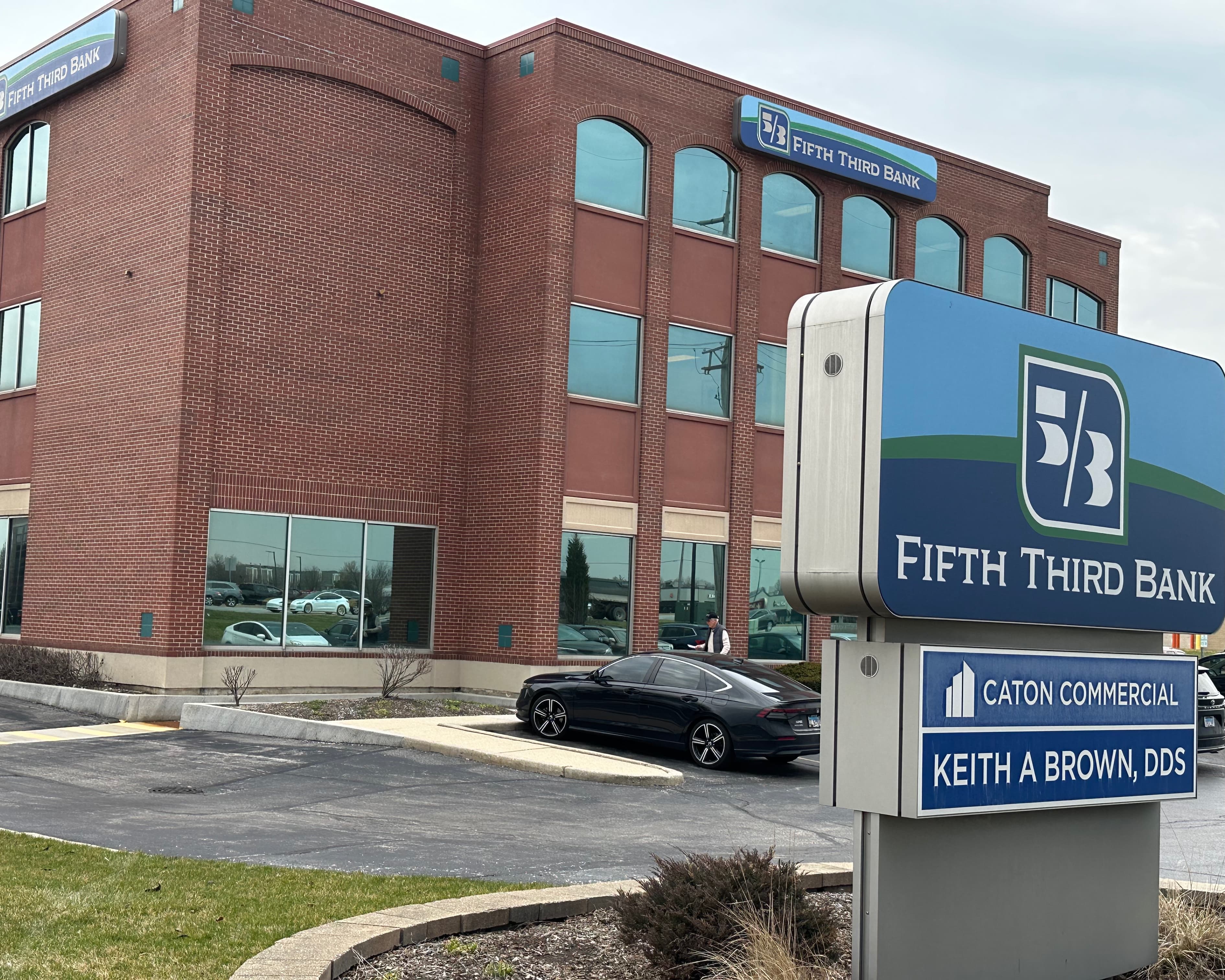 Exterior view of the Fifth Third Bank building at 1296 Rickert Drive, Naperville, IL